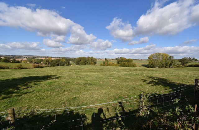 Pretty Northamptonshire cottage overlooking the Brampton Valley