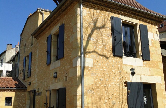 PRETTY PERIGOURDINE HOUSE IN VERY CALM NEAR BERGERAC