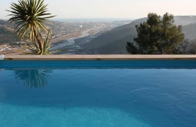 Pretty Provencal house with sea view