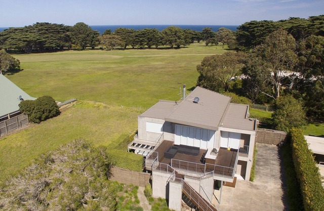 Pride and Prejudice - Amazing views over Flinders Golf Course