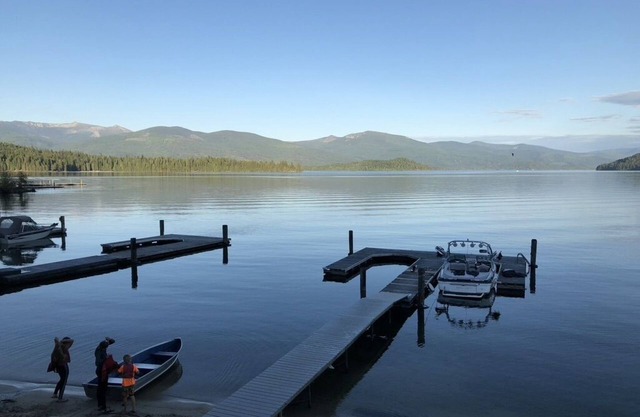 Priest Lake BEACHFRONT w 2 slip Dock