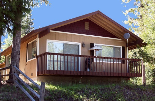 Priest Lake Cozy cottage with modern amenities - winter or summer