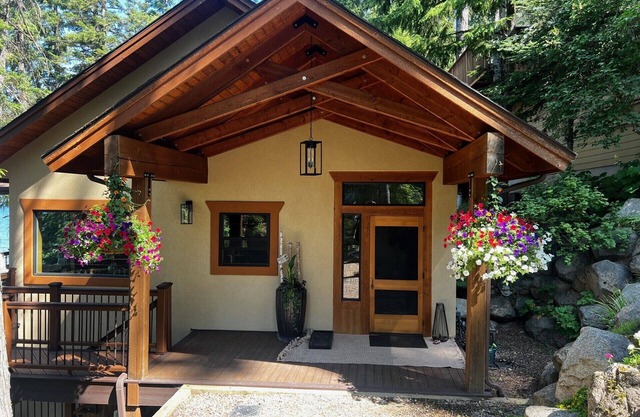 Priest Lake Sherwood Beach Lakefront Cabin