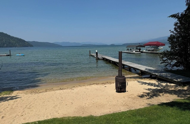 Priest Lake Waterfront bungalow with 75' private beach and dock