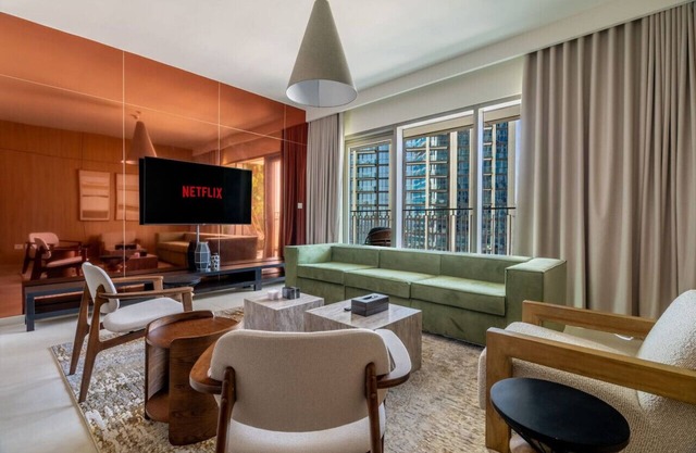 Prime Location Full Burj View 2 min to Dubai Mall