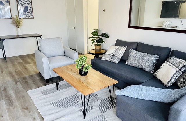 Prime West LA cozy 2bd/2ba with balcony-UCLA SMC Santa Monica Beach