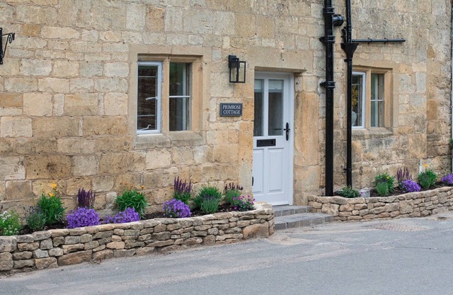 Primrose Cottage - sleeps 4 guests in 2 bedrooms