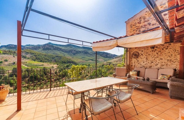 PRIORAT "Relax Climbing Hiking"