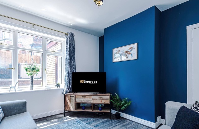 Pristine 3-Bed Home in Stoke | Ideal for Business - Sleeps 7