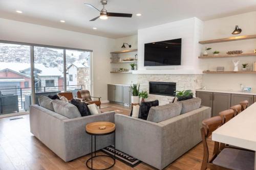 Pristine 3BR with Hot Tub 15min to Park City