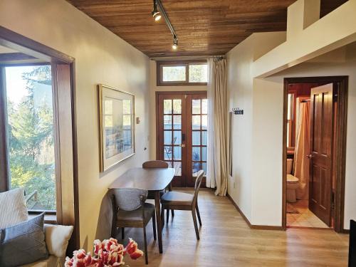 Private 2BR Amazing Lake Sammamish Views