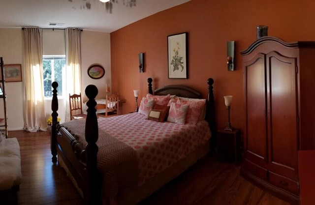 Private and Charming 2BR Retreat near Oakhurst!