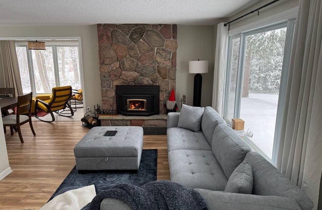 Private and Cozy getaway 2 minutes drive to Friday Harbour -1 hour from Toronto!