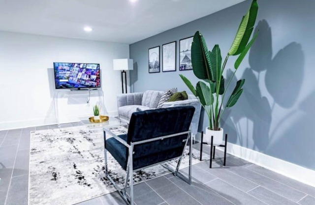Private and Cozy Guest-suite Near Downtown!