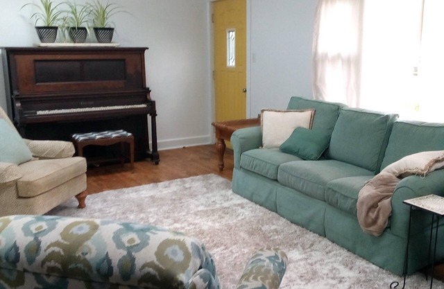 Private and Peaceful Family-friendly Home near Beach - close to everything!