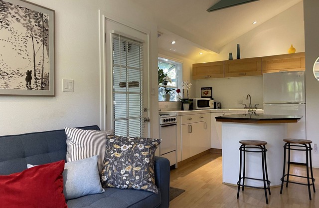 Private and peaceful one bedroom cottage Menlo Park California near 3 hospitals