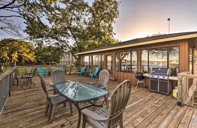 Private Beach & Dock: Home on Eagle Mountain Lake