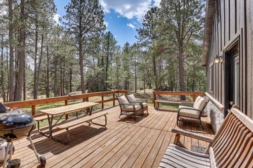 Private Black Hills Home with Corral Horses Welcome