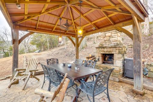 Private Boat Dock Lakefront Cabin in Camdenton