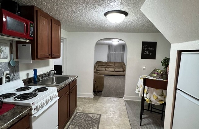 Private Clean Pet Friendly Duplex Near Downtown