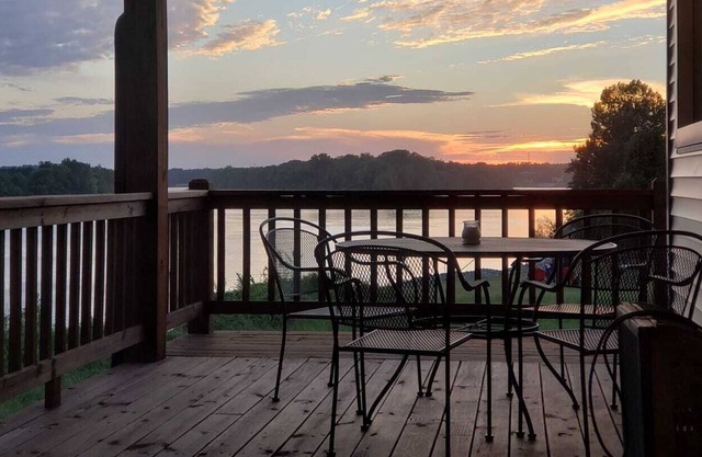 Private community boat ramp & only 20 minutes from Pickwick Dam