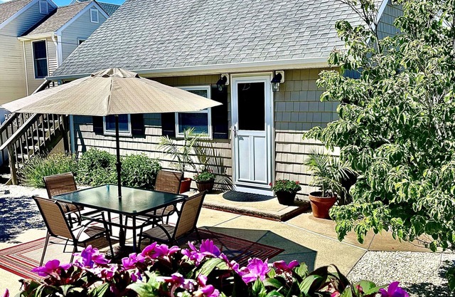 Private cottage at the entrance of Island Beach State Park