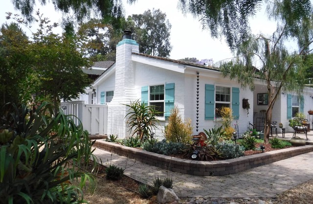 Private Cottage! Easy Walk Through The Park To Encinitas And Moonlight Beach.