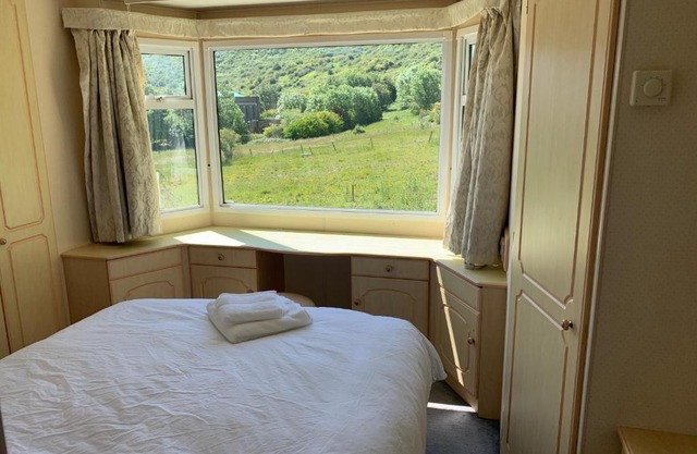 Private Countryside Holiday Cabin 10 mins from Brighton