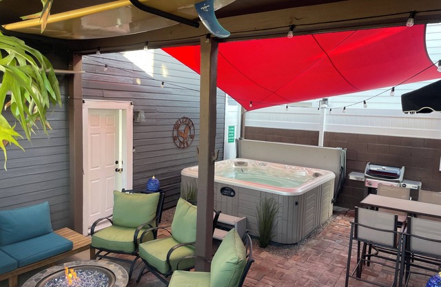Private Courtyard, Hot Tub, Reserved Parking, HVAC, Steps to Bay Beach