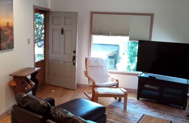 Private, cozy-newly remodeled