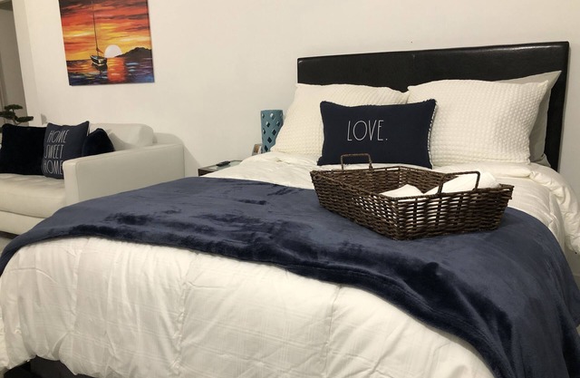 Private, Cozy Studio close to everything you need!