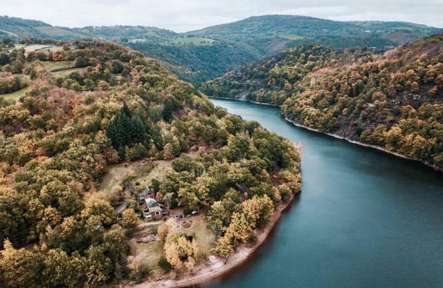 Private Estate with 3 Lake Houses, Sauna & Hot-tub