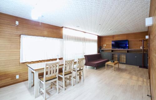 Private for 10 people 1minute walk to the sea 6 minutes to Hase Station 12minutes to Daibutsu Hoshinoi Ann 最大10名様 徒歩で海1分 ｺﾝﾋﾞﾆ30秒 長谷駅6分 極楽寺駅6分 大仏12分 貸切一軒家96ｍ2 閑静な住宅地 星の井庵