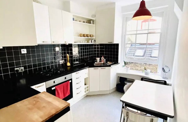 Private gated, minimal style apartment in trendy Shoreditch - Old street for 4