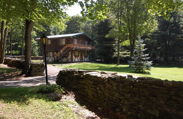 Private Getaway one mile from base of Elk Mountain Resort