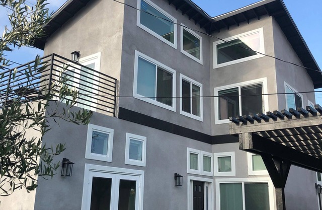 Private Guest Home NEW Pristine 2bed/2bath w/Yard near NAPA CENTER, Beach & LAX!
