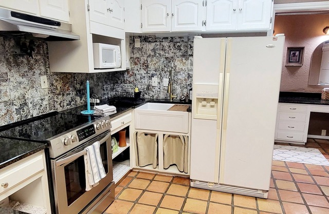 Private Guest House in sought after Colleyville.
