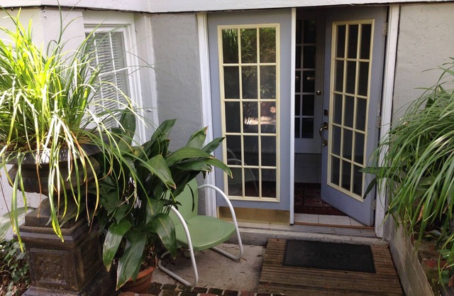 Private Guest Quarters - Cozy 1 BR/1 BA apartment on Historic 2-acre estate