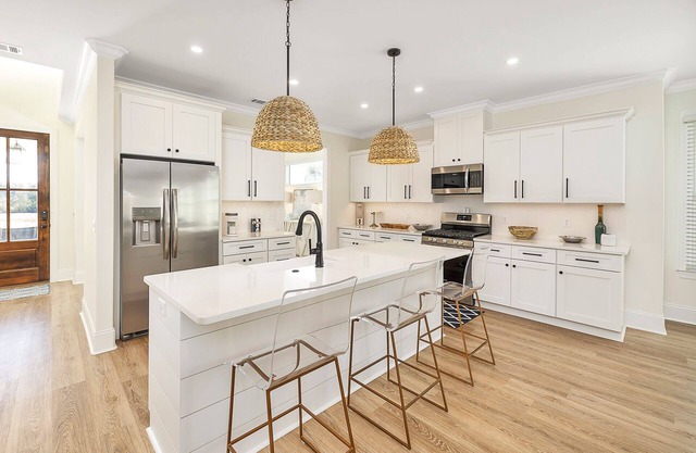 Private Heated Pool & Spa | Close to Beaches, Restaurants & Shopping!