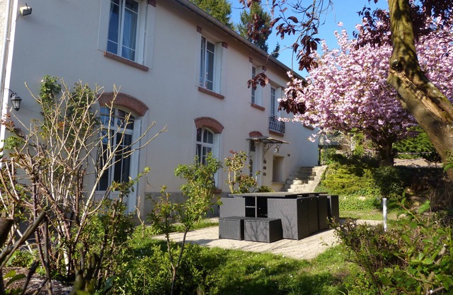 private heated pool beautiful typically Champagne village surrounded by vineyard