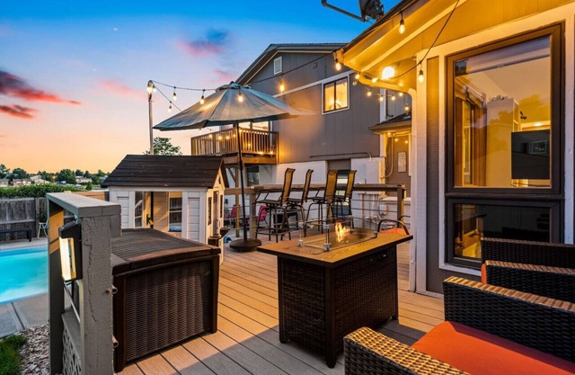 Private Heated Pool~Lakefront~Kitchenette~Sleeps 12~Peloton Bike!