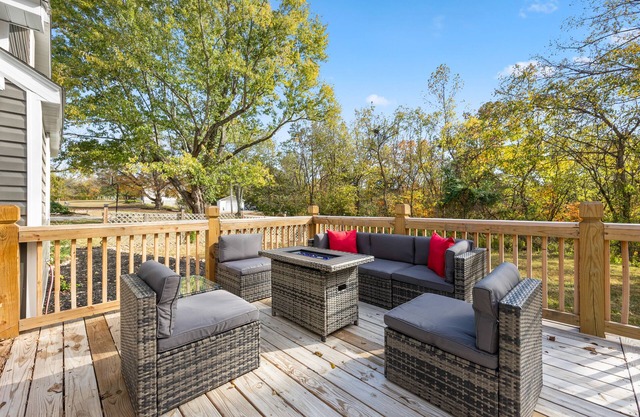 Private Hideout Surrounded by nature! Just miles from local Vineyards!