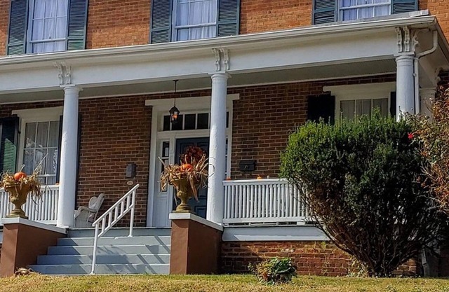 Private Historic House, in Downtown Bristol Virginia!