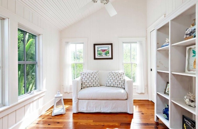 Private historical completely renovated cottage with 60 ft dock on Sarasota Bay