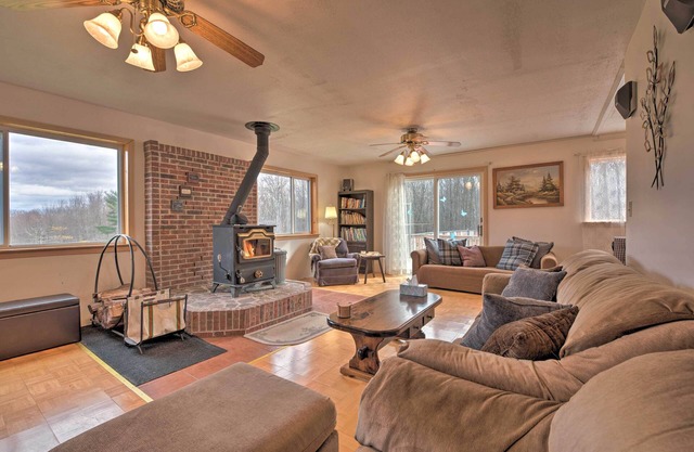 Private Hot Tub & Fireplace: Poconos Home!