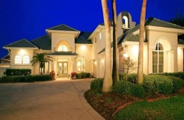 Private In-Law Suite with a lake view in a gated community