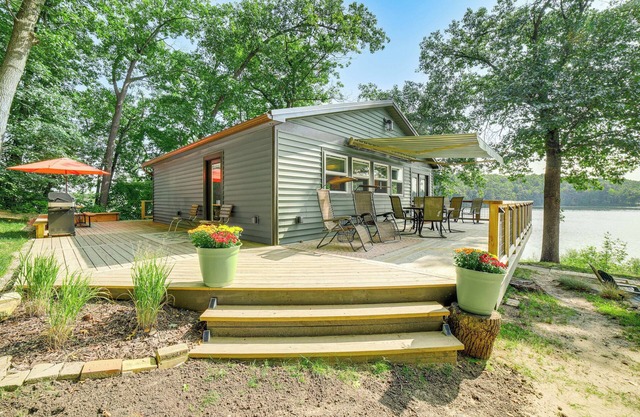 Private Island: Home in Belding w/Dock & Grill!