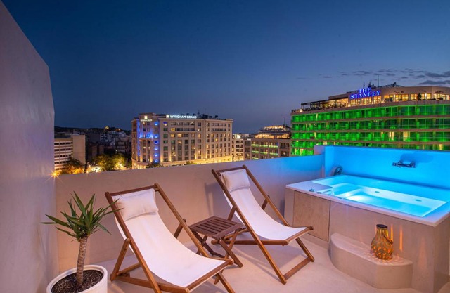 Private Jacuzzi & Acropolis View - The Suite