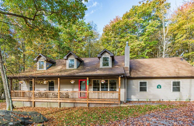 Private Lake Cabin w Deck/Grill, Fire Pit, WiFi!