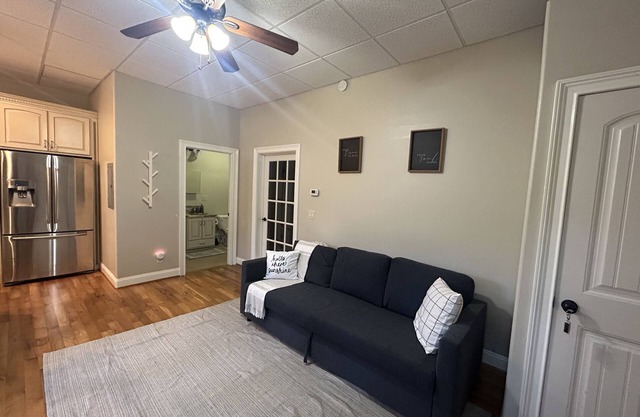 Private Lake, Kayaks, Bike, fishing. Peaceful Private condo. Close to Hospital.